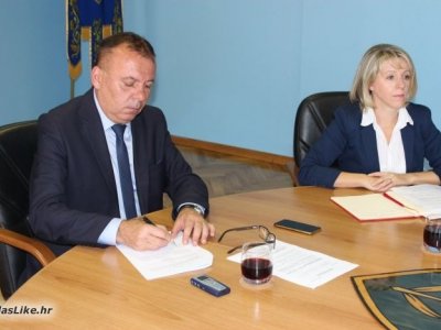 Župan Kolić potpisao Sporazume s ravnateljima osnovnih i srednjih škola 