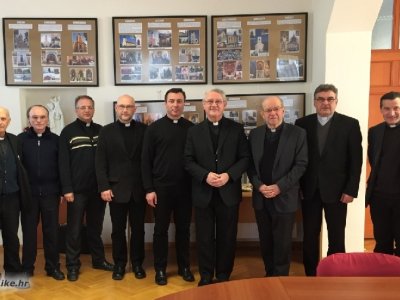 Sjednica zbora savjetnika i dekana s biskupom Križićem 