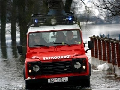 11 vatrogasaca iz Otočca, Senja i Korenice upućeni na ispomoć u Zadarsku županiju 