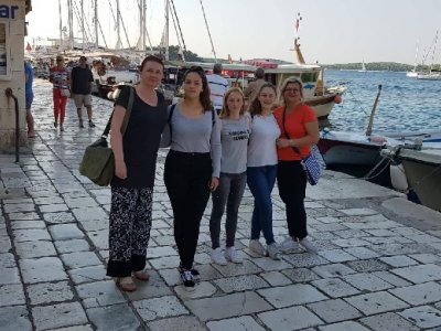 Otočki srednjoškolci na Danima baštine i turizma za mlade 2018. u Hvaru