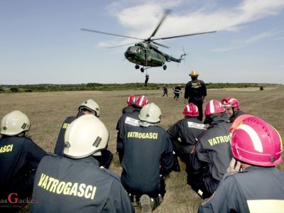 Osposobljavanje vatrogasaca za prijevoz helikopterom