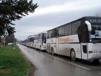POČINJE OTVORENI RAT U VLADAJUĆOJ STRANCI Zbog nove odgode izbora u ličkom ogranku, Milinović dovozi autobuse pune pristaša pred središnjicu HDZ-a 
