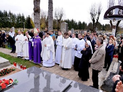 Križić molio na grobu službenice božje Ž. Ivasić