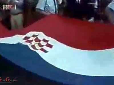 21. prosinca 1990. Zagreb – zamijenjena službena zastava RH koja je imala početno bijelo polje na grbu