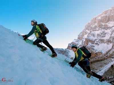 Otočki alpinisti započeli novu godinu penjanjem po Jalovečkoj grapi