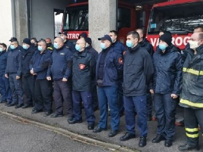 278 vatrogasaca i 76 vizila stiglo u Sisak i Petrinju  