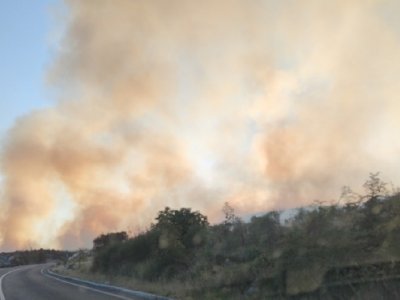 Ličko-senjski vatrogasci gase požar u splitsko-dalmatinskoj županiji 