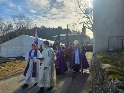 Biskup Bogdan predvodio molitvu prigodom 30. obljetnice smrti Damira Tomljanovića Gavrana